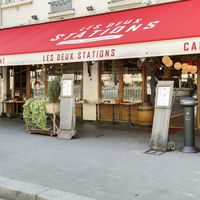 Les Deux Stations