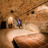 Le Caveau