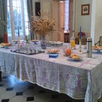 Le Billard transformé en buffet petit-déjeuner