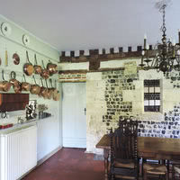 Cuisine décorée de cuivre