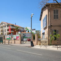 Entré 136 av clôt bey