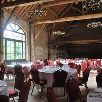 Un repas de club dans la grange