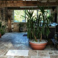 Salle de jacuzzi et massage