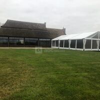 Vue Orangerie, tente et terrasse depuis le jardin privatif