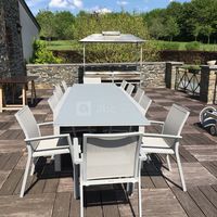 Continuation de la terrasse avec barbecue