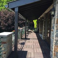 Partie terrasse couverte avec petit salon extérieur