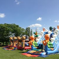 Jeux gonflables au parc