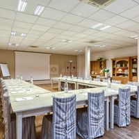 Salle de réunion en U