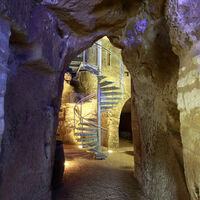 Escalier reliant la cave au manoir