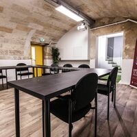 Salle 30m² vide