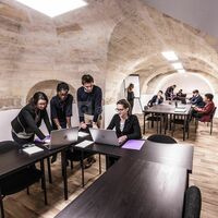 Salle 65m² remplie