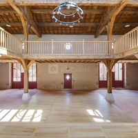 La salle de réception et sa mezzanine