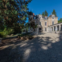 Le cour et l'orangerie Château de Frétoy