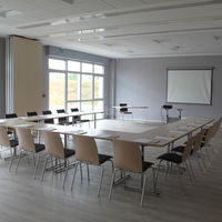 Salle de séminaire en disposition U