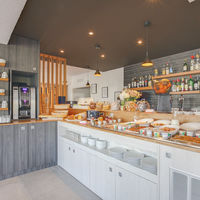 Salle de petit déjeuner et restaurant
