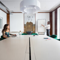 Deskopolitan Voltaire