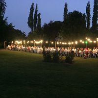 Diner dans le jardin à 100 personnes