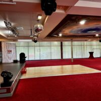 Grand espace pour recevoir jusque 250 personnes