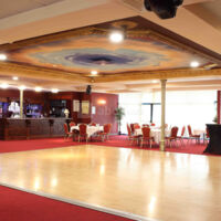 Grand espace avec piste de danse