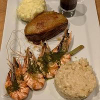Terre et mer Brochette de gambas, filet de canette
