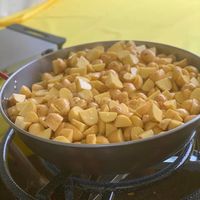 Poêle géante ,couscous,paella,rougail,tartiflette,colombo etc.........