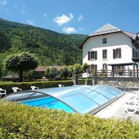 La residence l'altitude l'été avec piscine et tennis