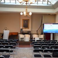 Conférence dans le jardin d'hiver