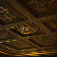 Plafond du salon aux colonnes