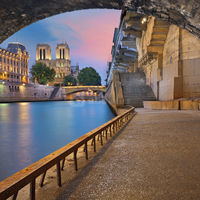 Quai d'amarrage - Péniche à Paris