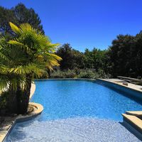Piscine à débordement