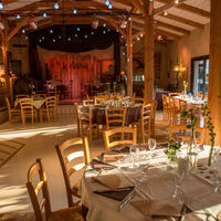 Salle du restaurant et scène