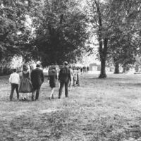 Retour de l'église dans le parc