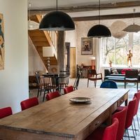 Hebergement possible , maison de famille  12 personnes