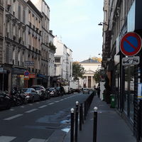 Rue des Batignolles au niveau de la salle