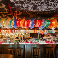 Bar au rez-de-chaussée