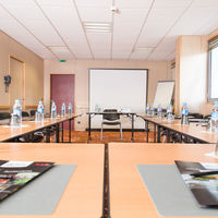 Salle de réunion en rectangle