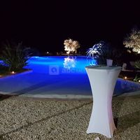 Espaces piscines éclairés en couleur