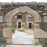 L'entrée de la cour intérieure du Moulin