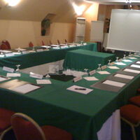 Salle des greens. mise en place séminaire.