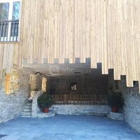 Façade est vue sur la chambre d'eau