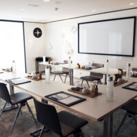 SALON ATELIER EN U