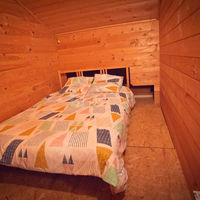 Les Chalets de l'Oust, étage, chambre 3 en enfilade