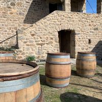 Apéritif devant les caves