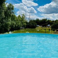 La piscine et l'étang...