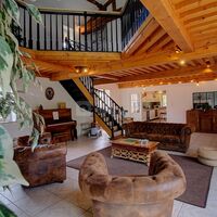 Gîte "En Dombes", le salon et la mezzanine