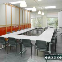 Espace125  |  Tables en Carré  |  20 personnes