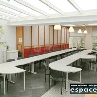 Espace125  |  Tables en Rangs  |  28 personnes