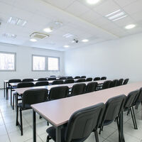 Salle Rosalyn Yalow disposition format Salle de classe (aménageable selon demande)