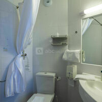Salle de bain du Brit Hotel Grenoble Suisse et Bordeaux