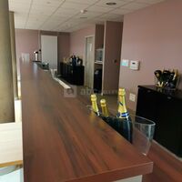 Salon Groupama - Un bar avec accès office traiteur
